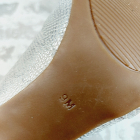 Guess Gray Silver Snakeskin Pattern Slip On Pointy Toe High Heels W281 - Picture 10 of 11